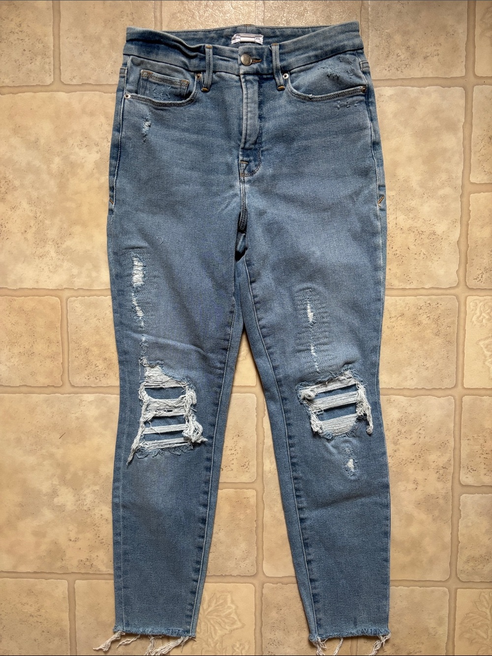 Good American Medium Wash Distressed Ankle Skinny Jeans Women’s Sz. 6/28 Raw Hem